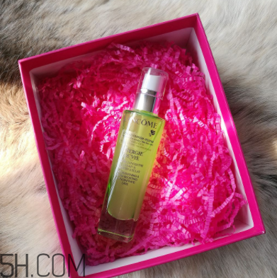 蘭蔻水光瓶后續(xù)要疊加面霜嗎？可以和精華疊加嗎？