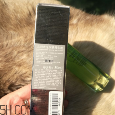 蘭蔻水光瓶后續(xù)要疊加面霜嗎？可以和精華疊加嗎？