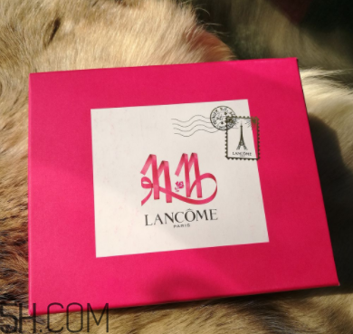 蘭蔻水光瓶后續(xù)要疊加面霜嗎？可以和精華疊加嗎？