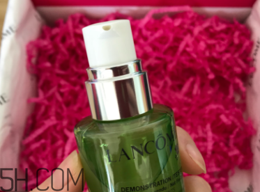 蘭蔻水光瓶適合什么年齡使用？蘭蔻水光瓶適合輕齡肌嗎？