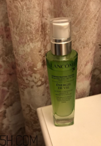 蘭蔻水光瓶適合什么年齡使用？蘭蔻水光瓶適合輕齡肌嗎？