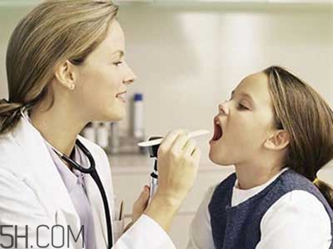 扁桃體發(fā)炎可以吃哪些水果？扁桃體發(fā)炎和咽喉炎有什么區(qū)別？