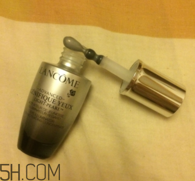 蘭蔻小黑瓶大眼精華什么時(shí)候用？早上還是晚上？