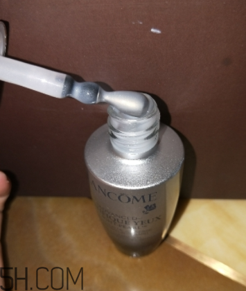 蘭蔻小黑瓶大眼精華什么時(shí)候用？早上還是晚上？