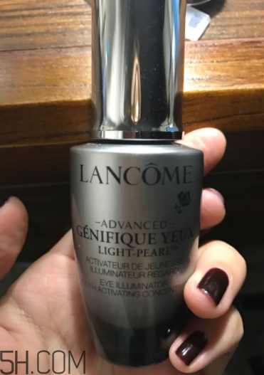 蘭蔻小黑瓶大眼精華什么時(shí)候用？早上還是晚上？