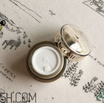 蘭蔻菁純眼霜與小黑瓶眼霜有什么區(qū)別？哪個(gè)好用？