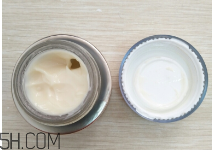 蘭蔻菁純眼霜與小黑瓶眼霜有什么區(qū)別？哪個(gè)好用？