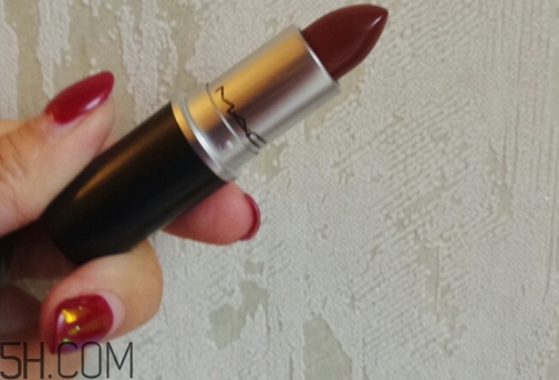 mac魅可和露華濃哪個(gè)好？mac魅可和露華濃口紅對(duì)比