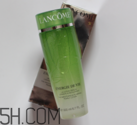 蘭蔻水光潤養(yǎng)美容液油不油？適合油皮嗎？