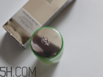 蘭蔻水光潤養(yǎng)美容液油不油？適合油皮嗎？