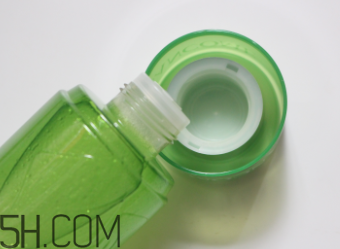 蘭蔻水光潤養(yǎng)美容液油不油？適合油皮嗎？