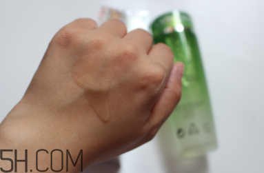 蘭蔻水光潤養(yǎng)美容液油不油？適合油皮嗎？