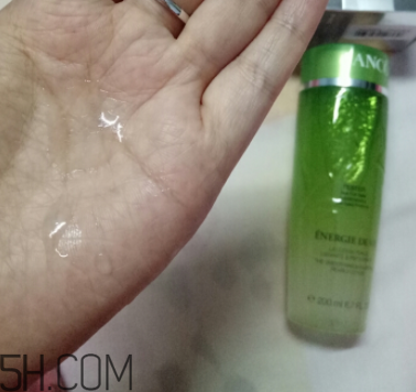 蘭蔻水光潤養(yǎng)美容液油不油？適合油皮嗎？