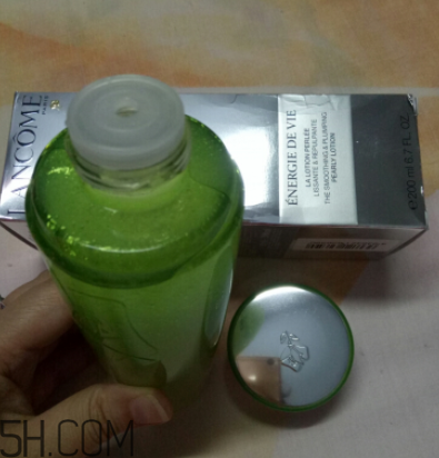 蘭蔻水光潤養(yǎng)美容液油不油？適合油皮嗎？