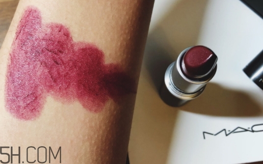 mac口紅和阿瑪尼口紅哪個(gè)好？mac魅可和阿瑪尼哪個(gè)好？