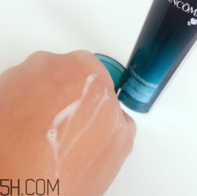 蘭蔻美膚修護精華乳有刺激嗎？適合敏感肌嗎？