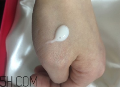 蘭蔻美膚修護精華乳有刺激嗎？適合敏感肌嗎？