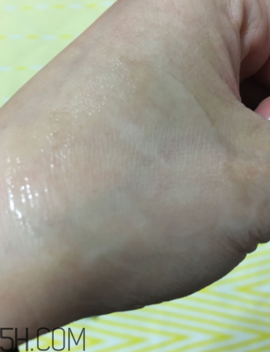 蘭蔻美膚修護精華乳有刺激嗎？適合敏感肌嗎？