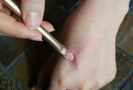 mac魅可人魚(yú)姬眼影日常嗎？mac魅可人魚(yú)姬眼影是什么顏色