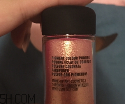 mac人魚姬眼影飛粉嗎？mac魅可人魚姬眼影粉持久嗎