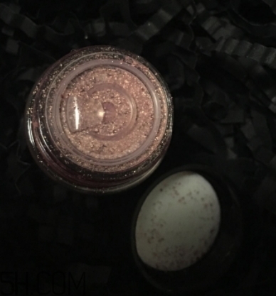 mac人魚姬眼影飛粉嗎？mac魅可人魚姬眼影粉持久嗎