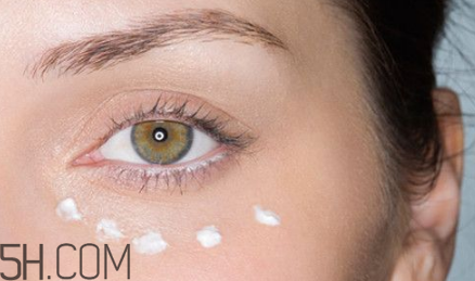 先抹眼霜還是先抹乳液？sk2眼霜價(jià)格是多少？