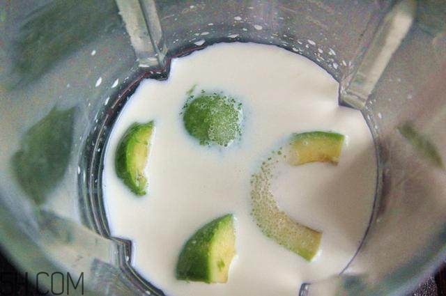 牛油果和牛奶可以一起吃嗎？牛油果和牛奶可以榨汁嗎？