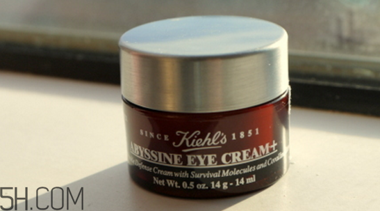 去皺眼霜哪個(gè)牌子好？眼霜和眼部精華液的用法順序