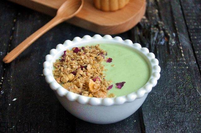 牛油果和牛奶可以一起吃嗎？牛油果和牛奶可以榨汁嗎？