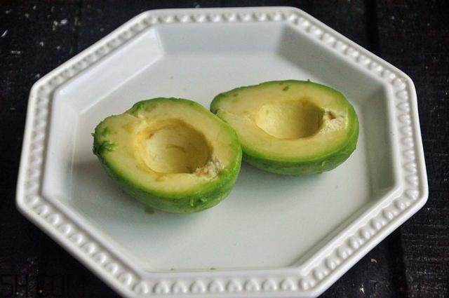 牛油果和牛奶可以一起吃嗎？牛油果和牛奶可以榨汁嗎？