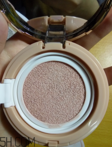 韓熙貞礦物氣墊霜油不油？適合油皮嗎？