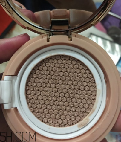 韓熙貞礦物氣墊霜油不油？適合油皮嗎？