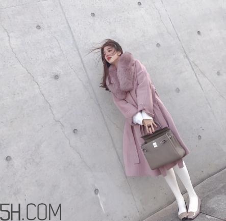 粉色大衣配什么顏色包包？粉色大衣搭配什么包？