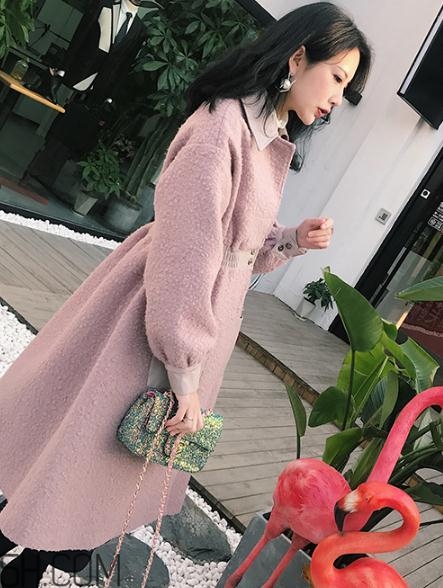 粉色大衣配什么顏色包包？粉色大衣搭配什么包？