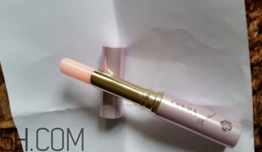 娥佩蘭潤(rùn)唇膏有香味嗎？娥佩蘭潤(rùn)唇膏有味道嗎？