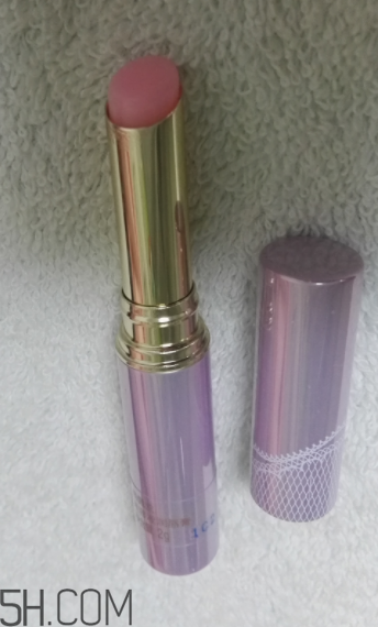 娥佩蘭潤(rùn)唇膏有香味嗎？娥佩蘭潤(rùn)唇膏有味道嗎？