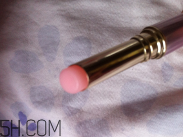 娥佩蘭潤(rùn)唇膏有香味嗎？娥佩蘭潤(rùn)唇膏有味道嗎？