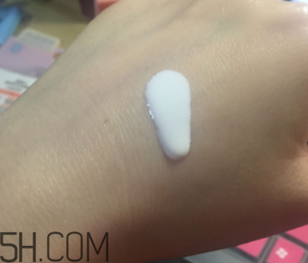 娥佩蘭防曬霜是物理防曬還是化學防曬？油不油？