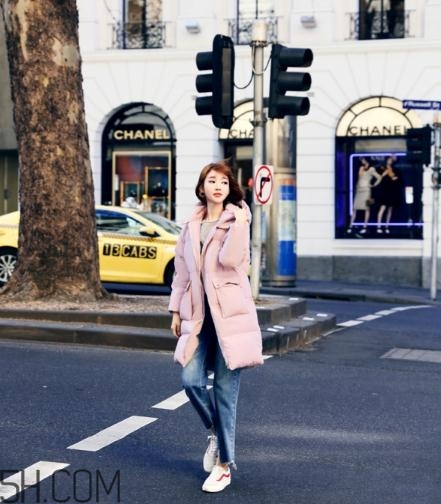 粉色羽絨服配什么褲子？粉色羽絨服搭配什么褲子好看？