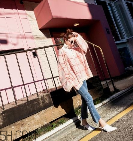 粉色毛衣搭配什么下身？粉色毛衣下面怎么搭配？