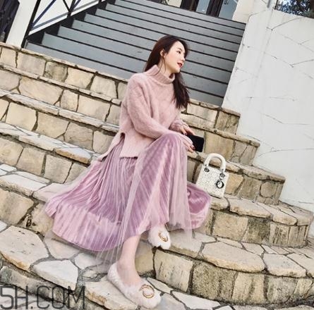 粉色毛衣搭配什么下身？粉色毛衣下面怎么搭配？