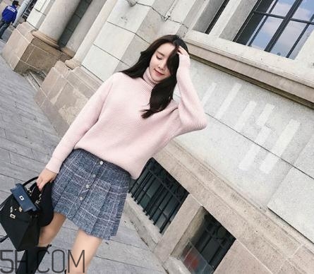 粉色毛衣搭配什么下身？粉色毛衣下面怎么搭配？