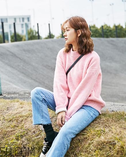 粉色毛衣搭配什么下身？粉色毛衣下面怎么搭配？