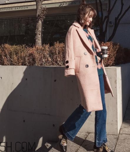 粉色上衣配什么顏色褲子？粉色上衣搭配褲子圖片