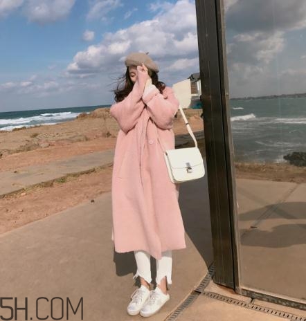 粉色上衣配什么顏色褲子？粉色上衣搭配褲子圖片