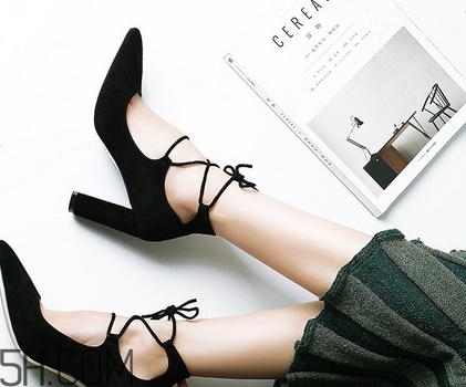 黑絨面的鞋子臟了怎么辦？黑絨鞋子怎么保養(yǎng)？