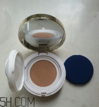 透真氣墊BB霜卡粉嗎？透真氣墊BB霜浮粉嗎？