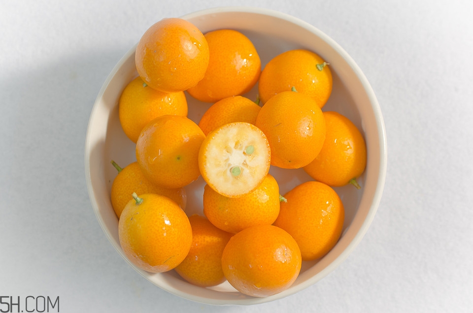 吃了金桔能喝牛奶嗎？金桔和牛奶能一起吃嗎？