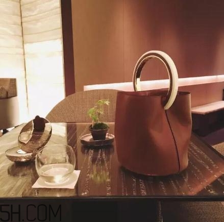 marni水桶包多少錢？marni水桶包價(jià)格