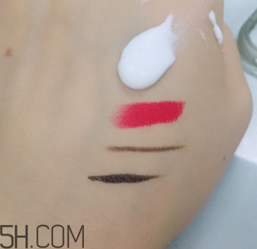 瓷肌晶透雪肌潔面乳可以卸妝嗎？清潔力如何？